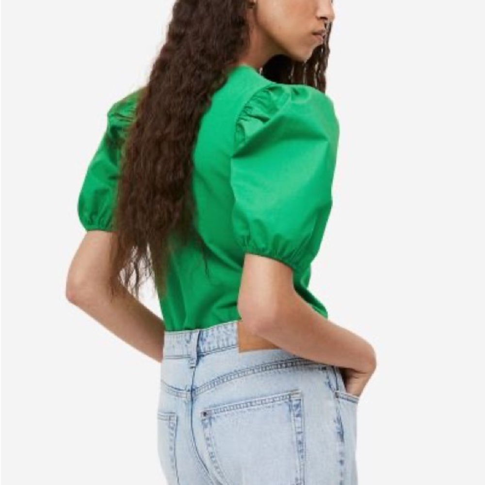 Top in soft cotton jersey, round neckline & short puff sleeves in cotton poplin.